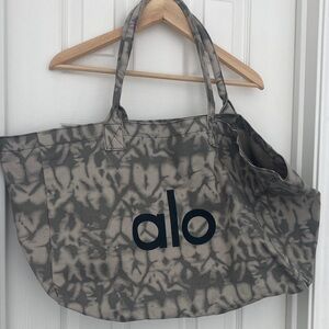 ALO Yoga Black and Gray Patterned Tote Bag